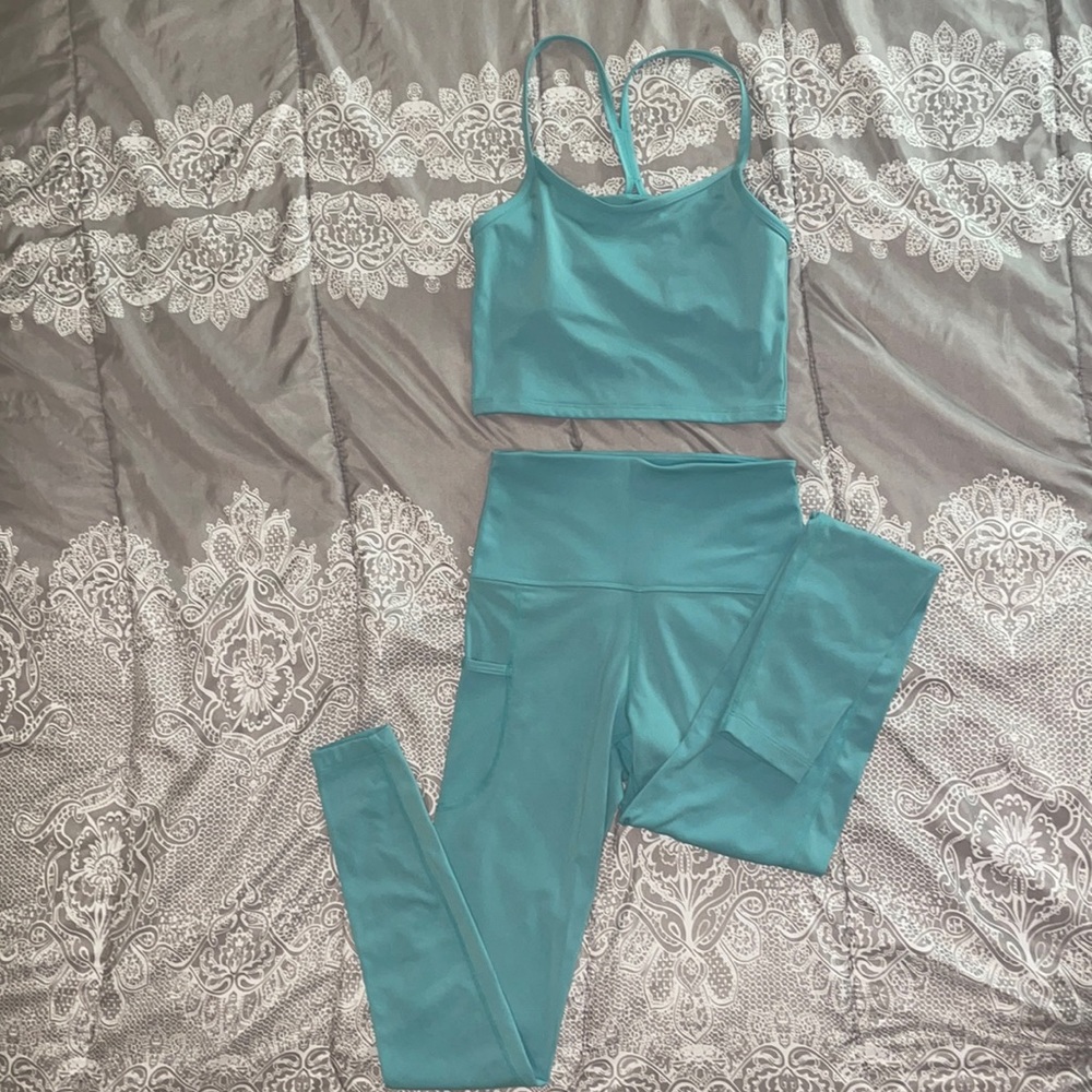Everyday Yoga Women’s workout set!